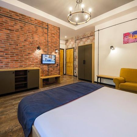 Self Check-In Apartments Near Landscape Alley Kyiv Exterior foto