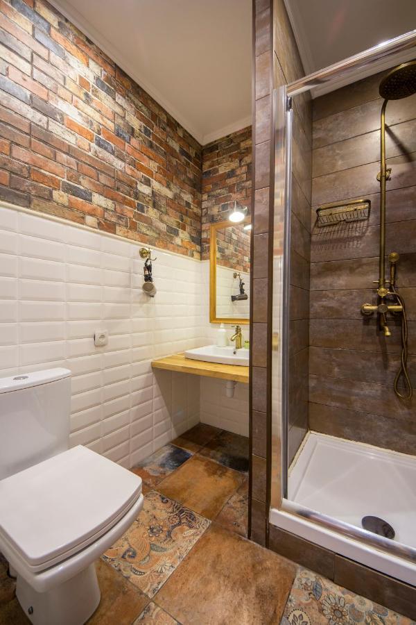 Self Check-In Apartments Near Landscape Alley Kyiv Exterior foto