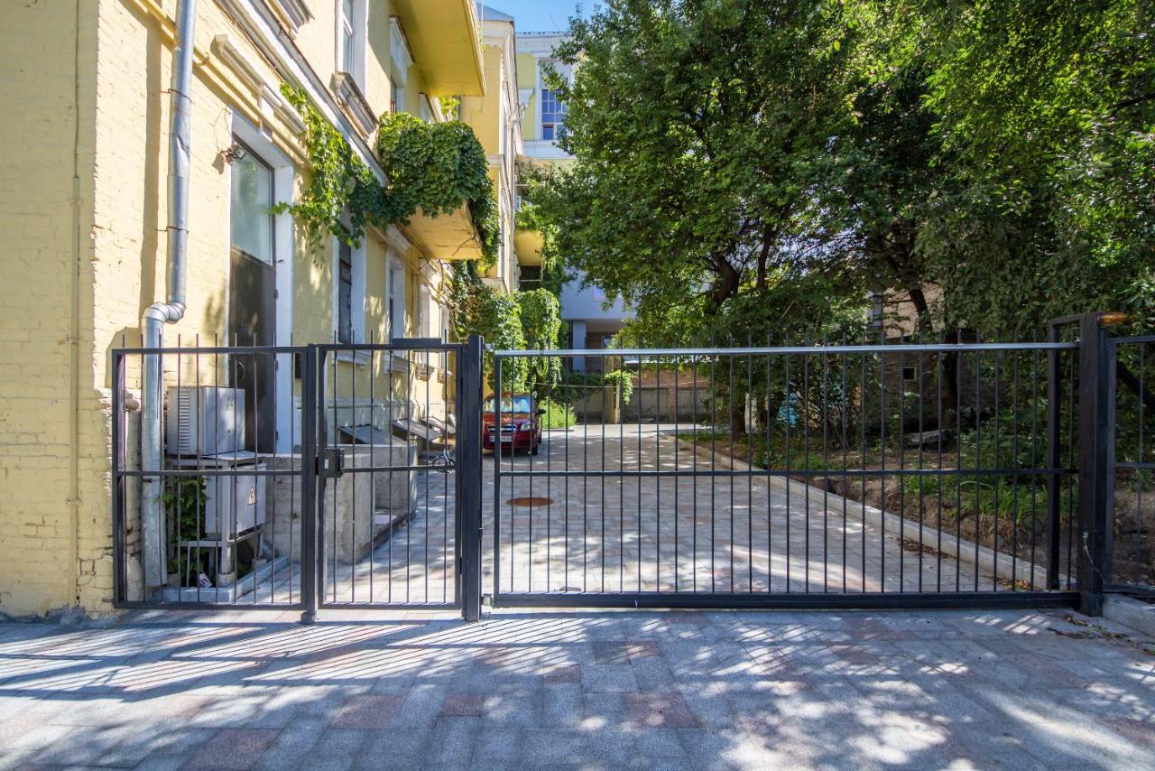 Self Check-In Apartments Near Landscape Alley Kyiv Exterior foto
